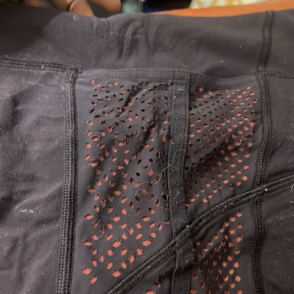 Lululemon women’s Sz 6 Get Your Peek On Tight Athletic Legging Laser Cut - Picture 11 of 11
